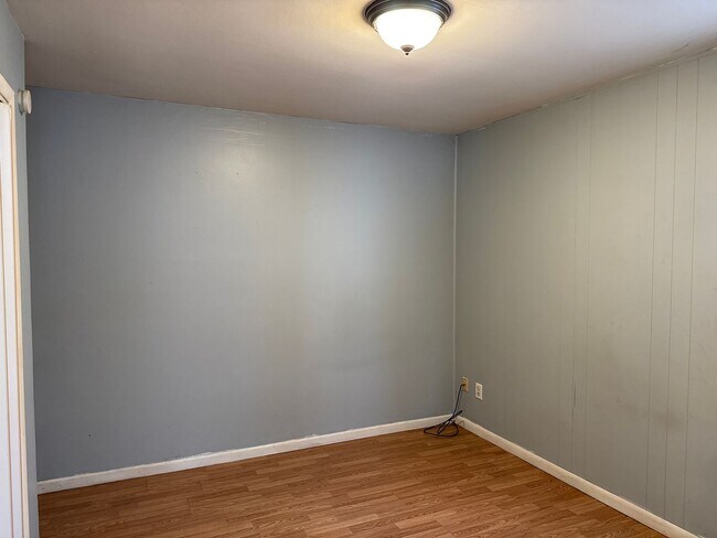 Building Photo - 2114 E Converse St