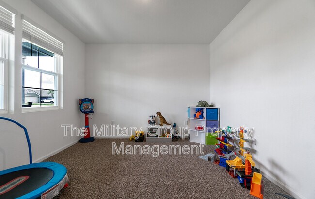 Building Photo - 5594 Hollow Birch Dr