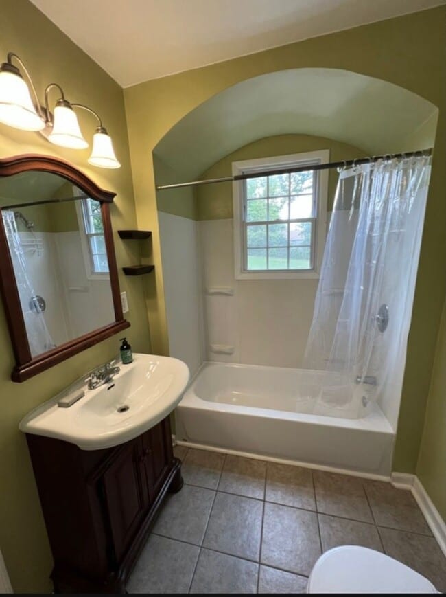 Building Photo - 2 BED 1 BATH WOODBINE COTTAGE