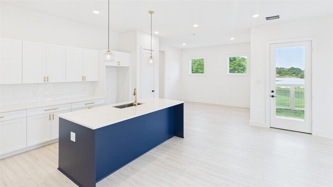 Building Photo - 9606 Valeca Dr