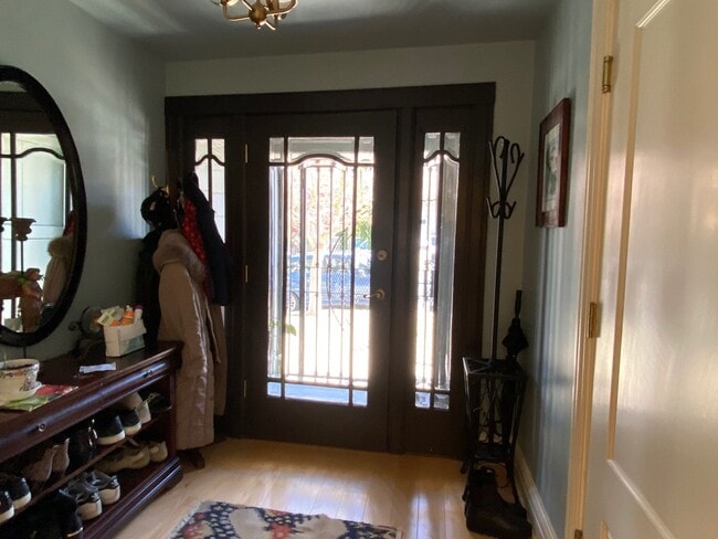 Building Photo - Epic REA- Serene 2 BR/1 BA Flat w/Private Deck & Yard in Lone Mountain