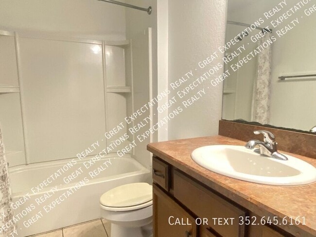 Building Photo - 6744 SE 106th St