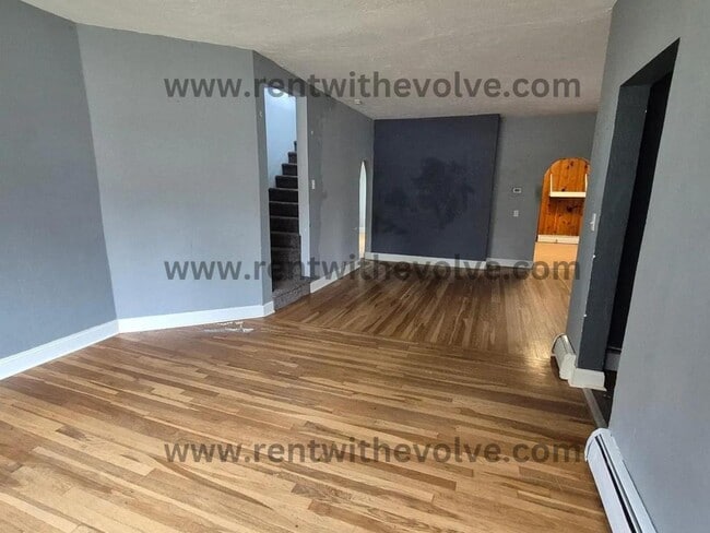 Building Photo - 209 N Walnut St