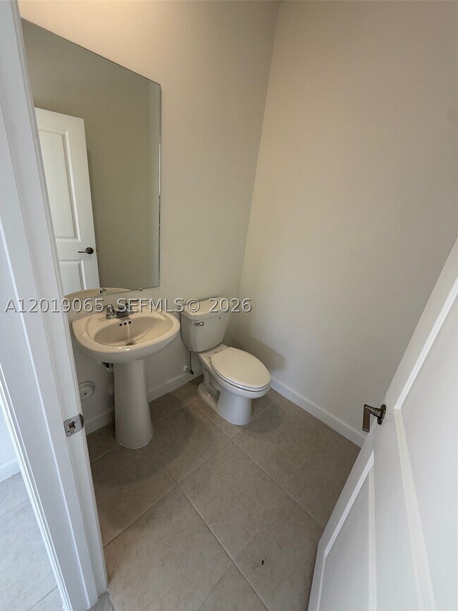 Building Photo - 4957 Oakmont Dr