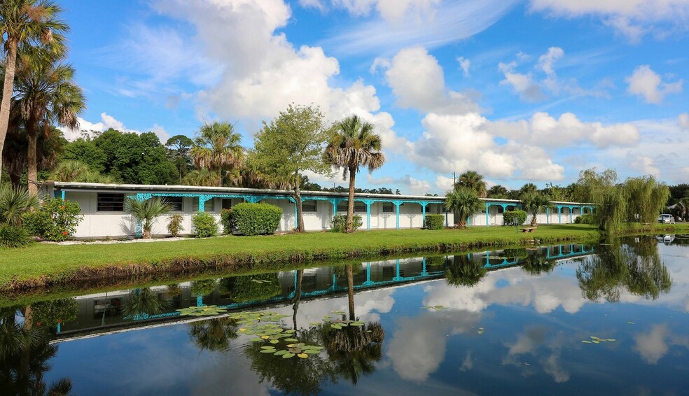 Building Photo - Golden Shores of Jacksonville