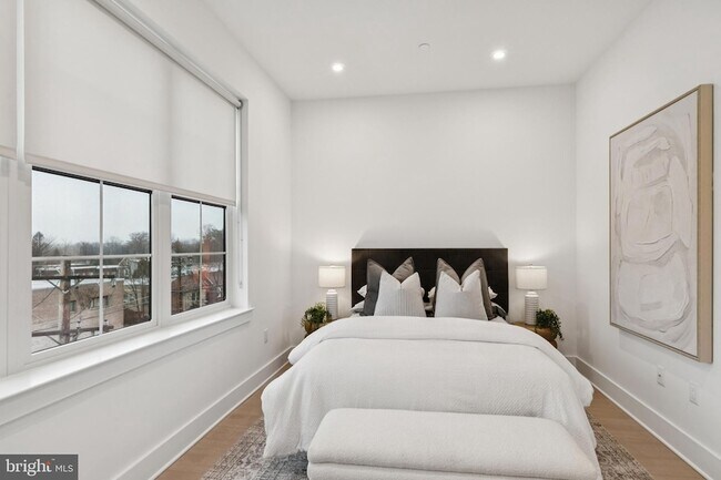 Building Photo - 30 W Allens Ln