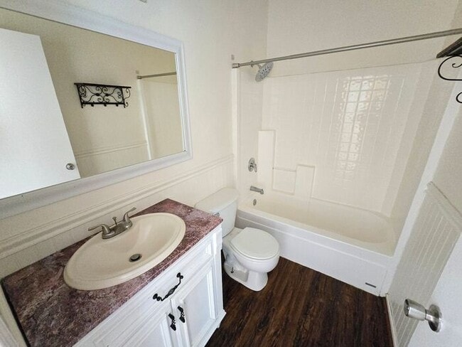 Building Photo - Stylish 4-Bedroom Home Near Red Hawk Golf ...