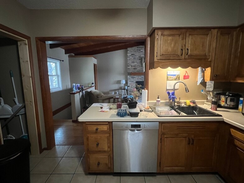 Building Photo - 136 14th St NE