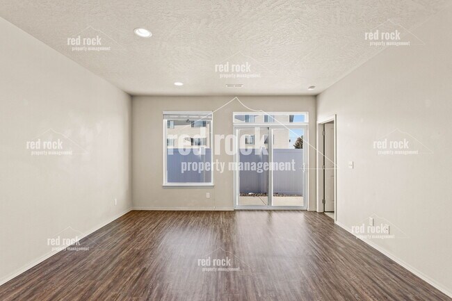 Building Photo - 304 S Marigold Ln