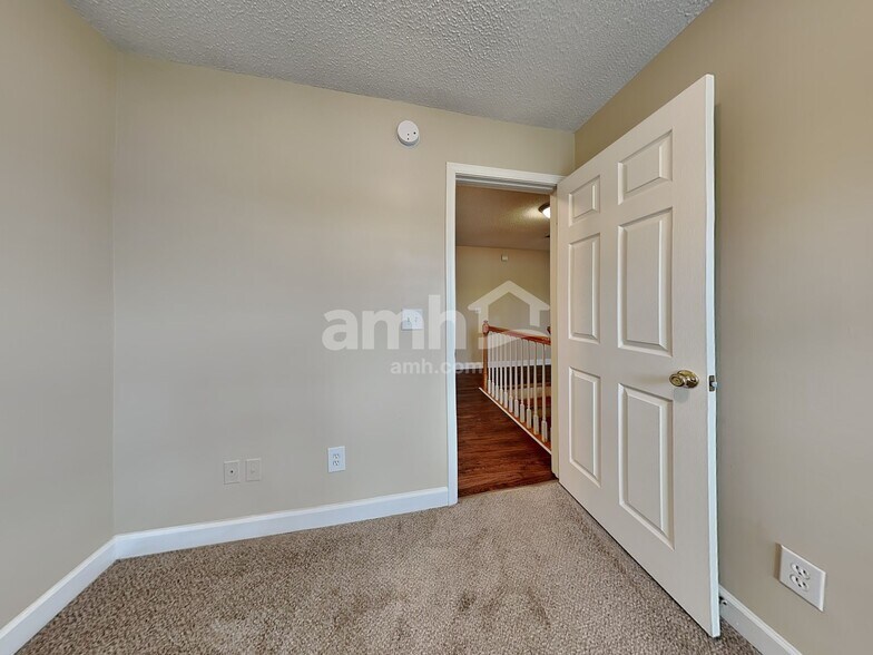 Building Photo - 401 Tar Heel Ln