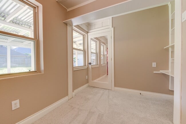Building Photo - 607 Ellingham Dr