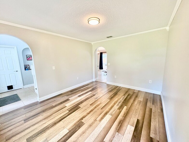 Building Photo - 2015 Canopy Dr