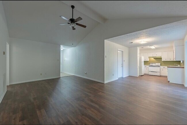 Building Photo - 1415 Holik Dr