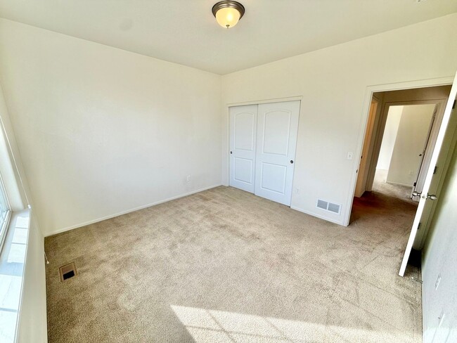 Building Photo - 6 Month lease special $100/mo off per month. Priced at $2195 after discount. Beautiful 3 Bed / 2 ...