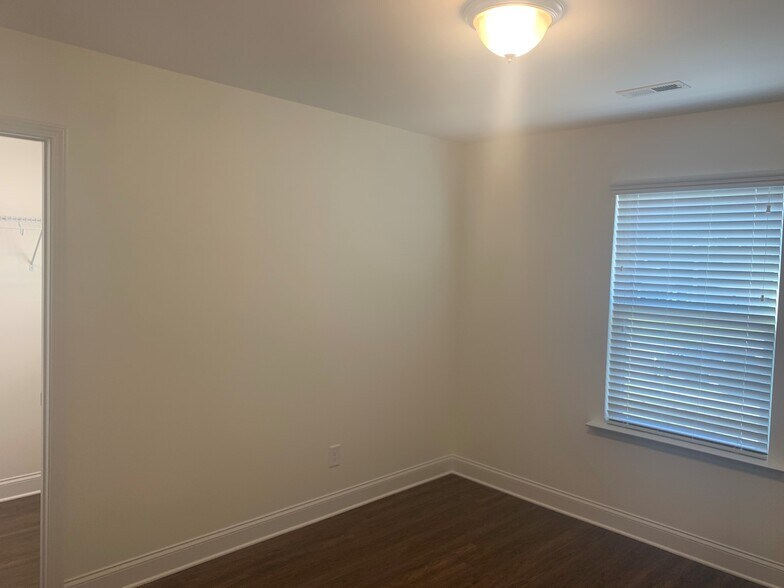 Building Photo - 117 Gregory Dr