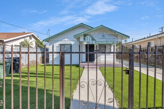 Building Photo - MODERN 2BED/1BATH APARTMENT WITH WASHER/DRYER HOOKUPS | SOUTH LA