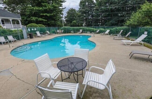 Building Photo - 16 High Bridge Hl