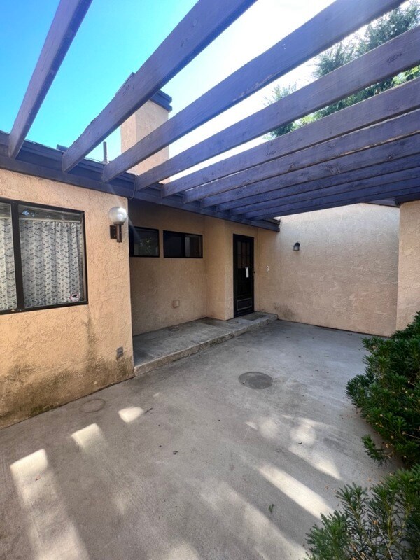 Building Photo - 5500 Lennox Ave