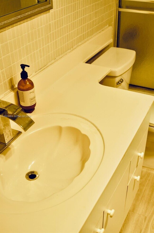 Building Photo - 2910 Point E Dr