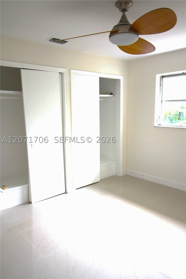 Building Photo - 2166 NE 56th St