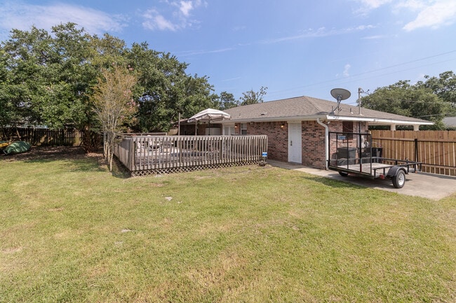 Building Photo - 611 Highland Dr