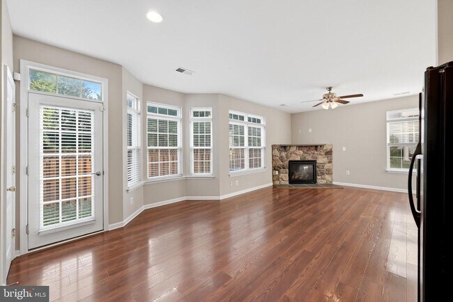 Building Photo - 300 Kintyre Ln