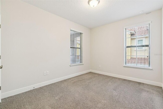 Building Photo - 2333 Lobelia Dr