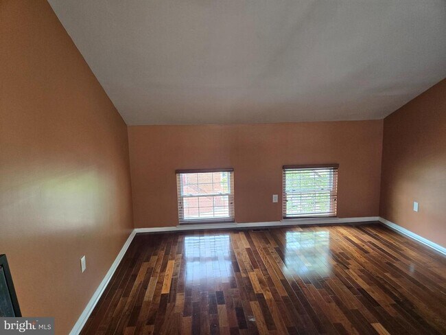 Building Photo - 33 S Ann St