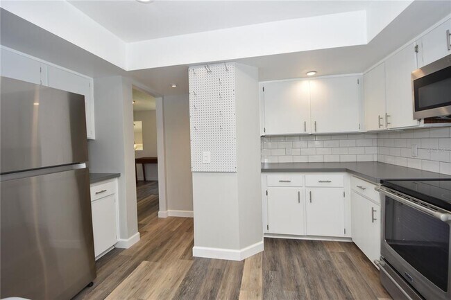 Building Photo - 4 Southbury Ct