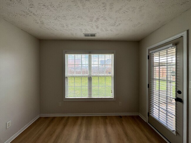 Building Photo - Lovely 3 Bed 2 Bath Fayetteville Home with Fenced Yard
