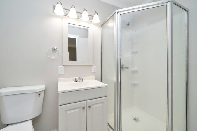 Building Photo - Newly Renovated Home is Graysville- Appliances Included!