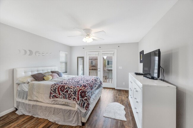 Building Photo - Great location 3 bedrooms 2 1/2 bath, community pool, St. Rose pkwy and Spencer