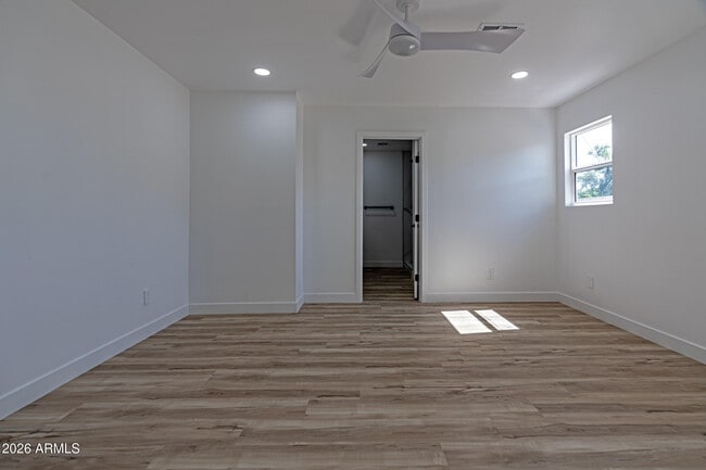 Building Photo - 3035 E Heatherbrae Dr