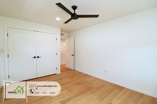 Building Photo - 1225 Manzanita Hills Ave