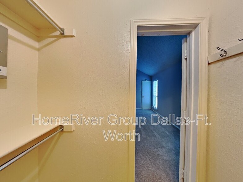 Building Photo - 3125 Landover Dr