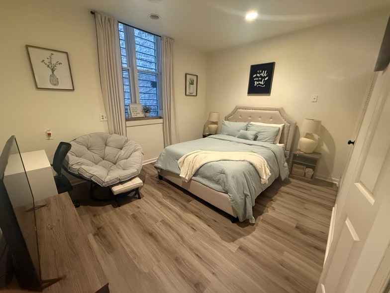 Downstairs bedroom - 148 E Clement St