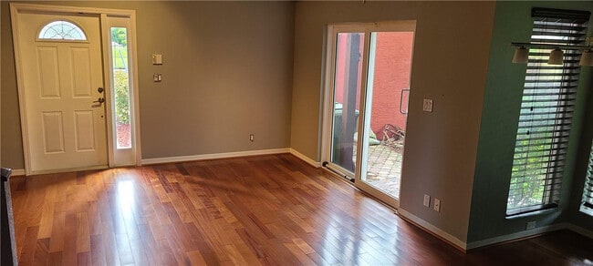 Building Photo - 735 NW 1st Ave