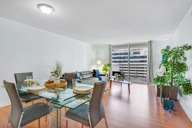 Building Photo - 1200 Brickell Bay Dr