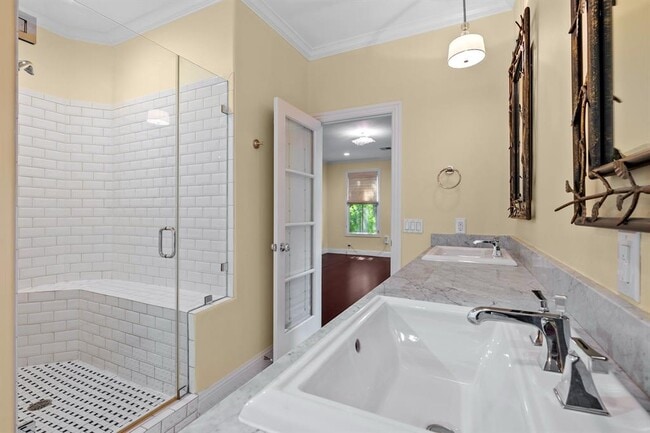 Building Photo - 4513 Avenue F