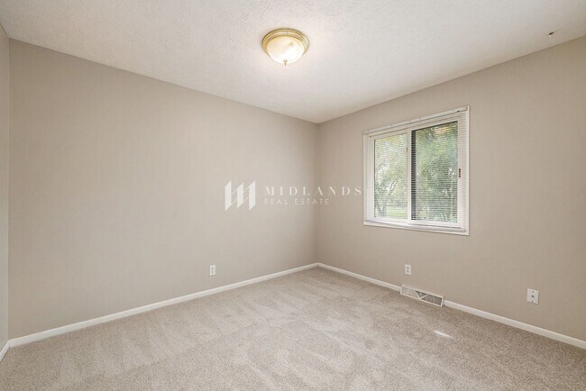 Building Photo - 3 Bedroom Bellevue Home