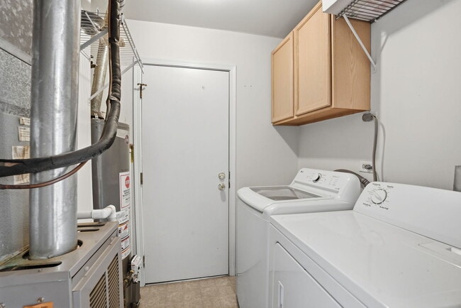 Building Photo - 209 W Ct of Shorewood