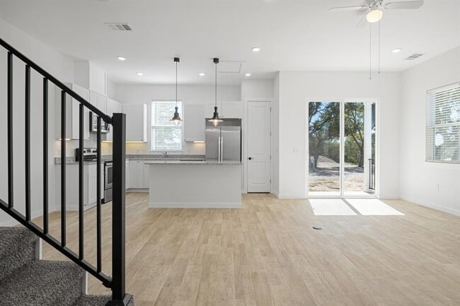 Building Photo - 267 Lourdes Ct