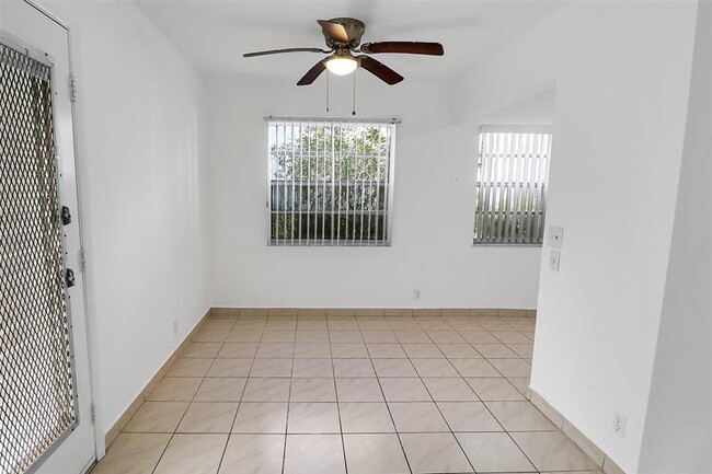 Building Photo - 580 Normandy Ln