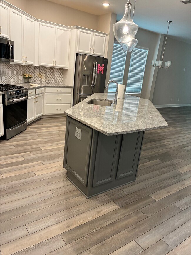 Building Photo - 15218 Cortines Ct