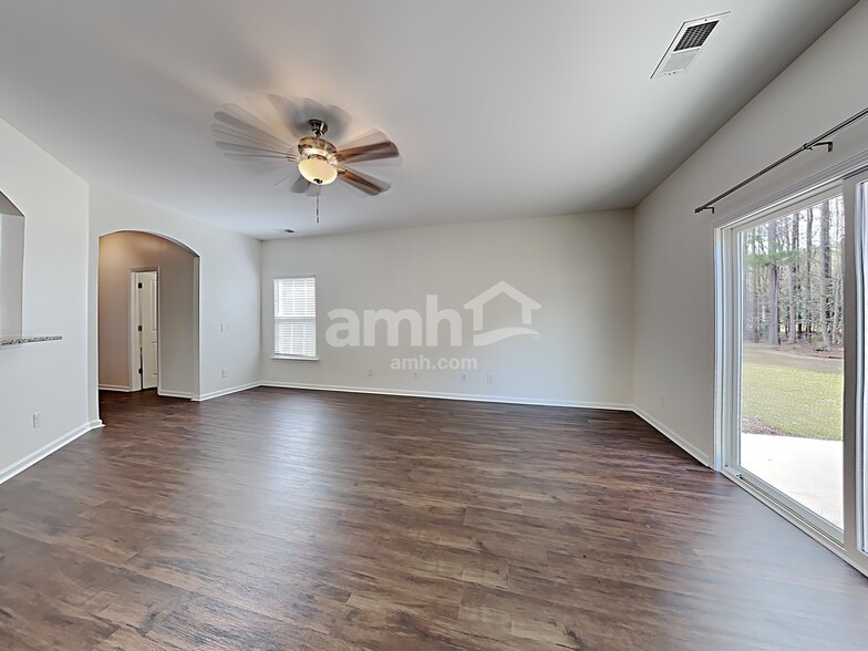 Building Photo - 37 Sand Live Oak Dr