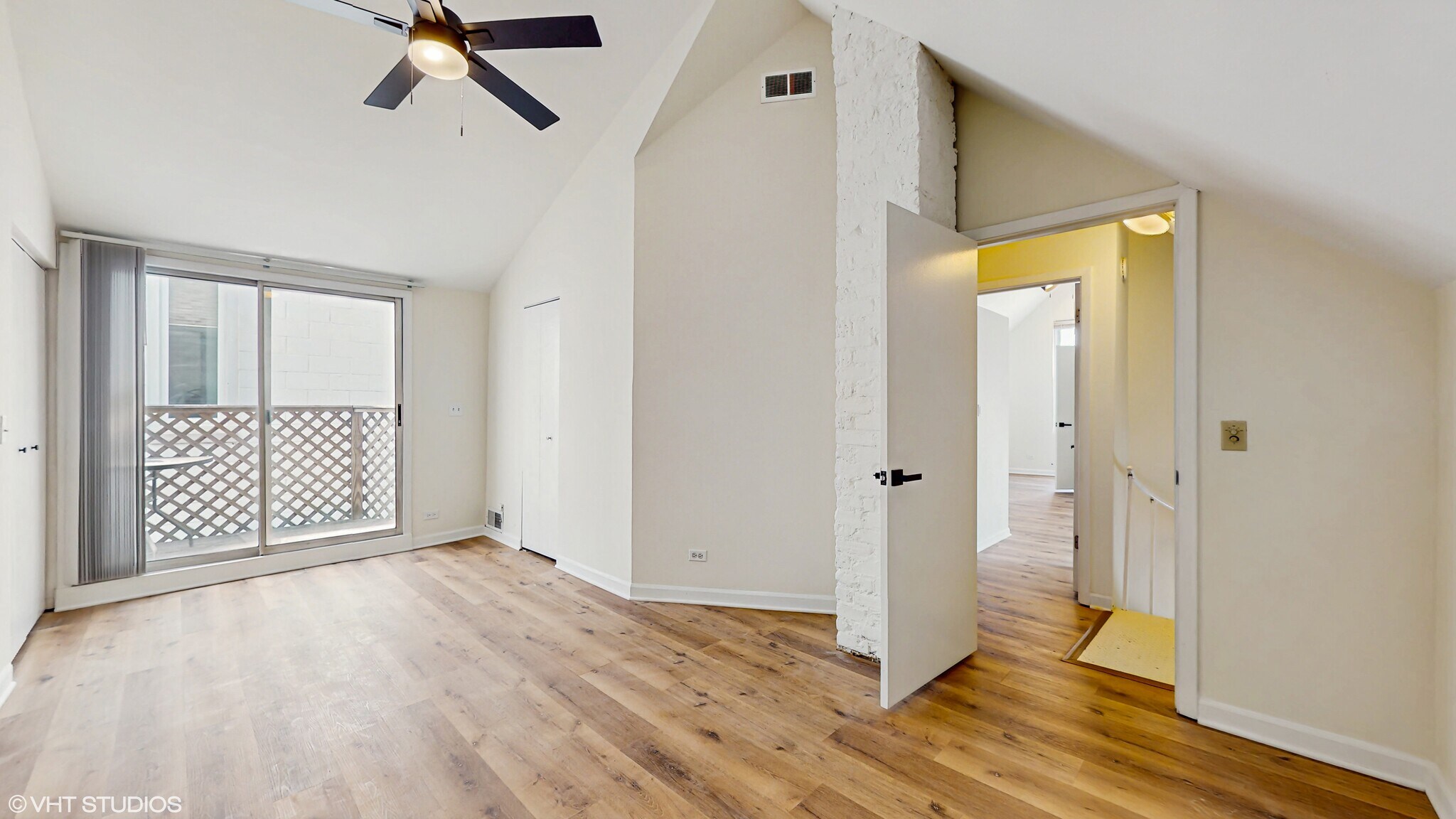 Building Photo - 2430 N Southport Ave
