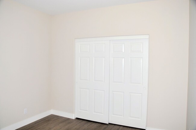 Building Photo - 15655 Iron Spring Ln