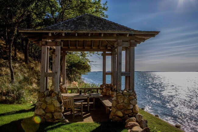 Building Photo - 21 Rawson Rd