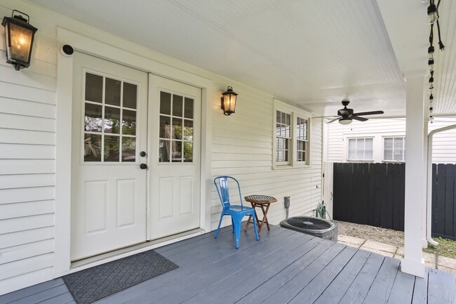 Building Photo - Fabulous Single Fam Uptown Home 3BD/2BA with great yard.