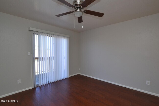 Building Photo - 1934 W Village Dr